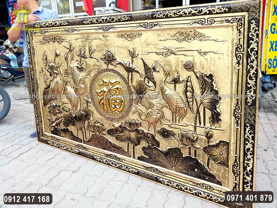 H&igrave;nh ảnh nh&igrave;n nghi&ecirc;ng của bức tranh đồng